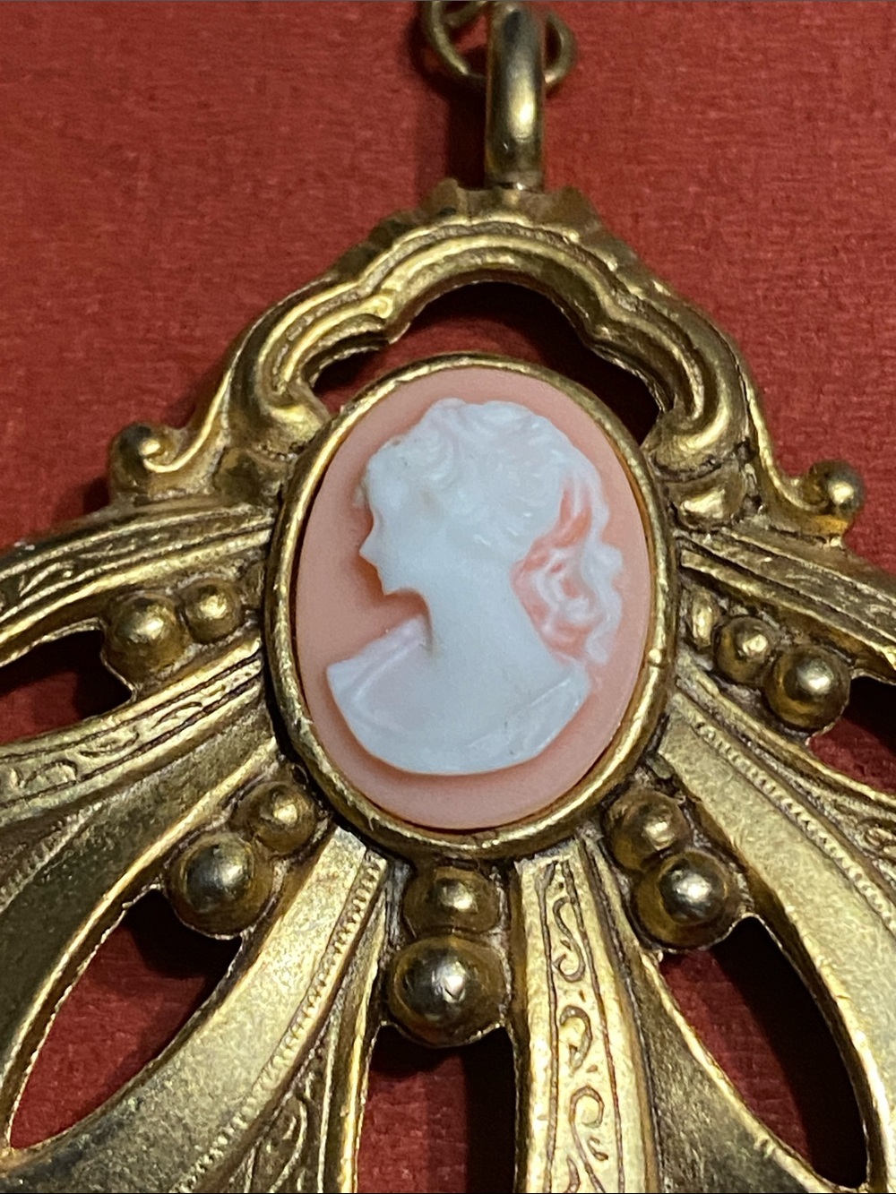 Gold Cameo Pendant Necklace with Faux Pearl Chain - Picture 6 of 7